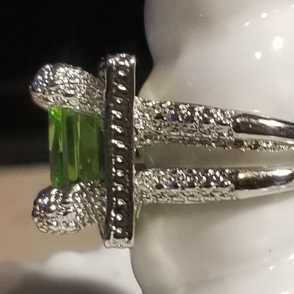 GREEN CRYSTAL RING SIZE 8.5 FREE MATCHING HOOPS!! - Picture 3 of 14